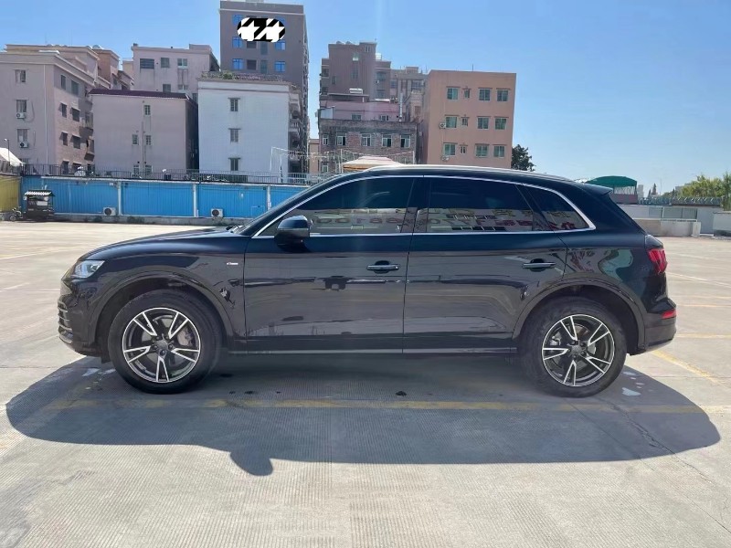 成都21年奥迪Q54