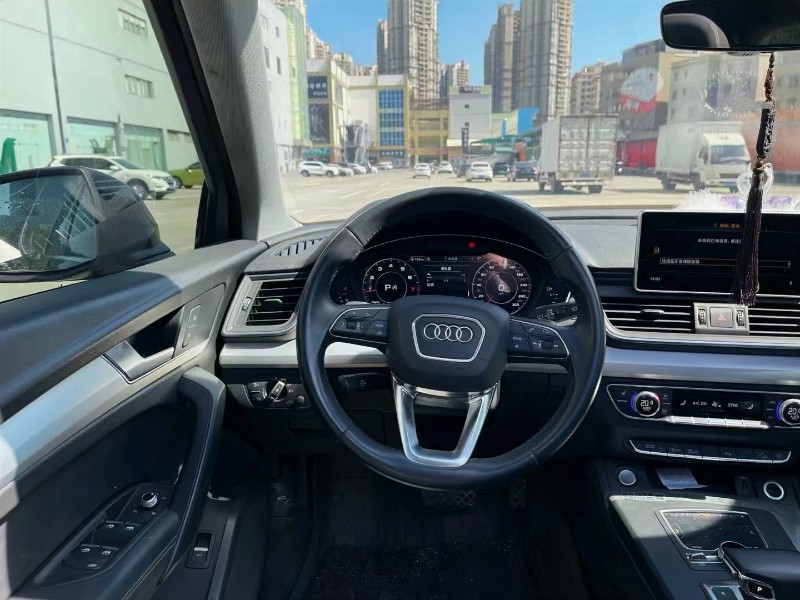 成都21年奥迪Q56