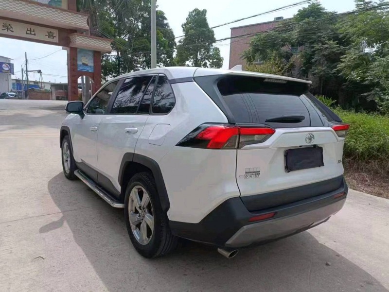 汕头22年丰田RAV44