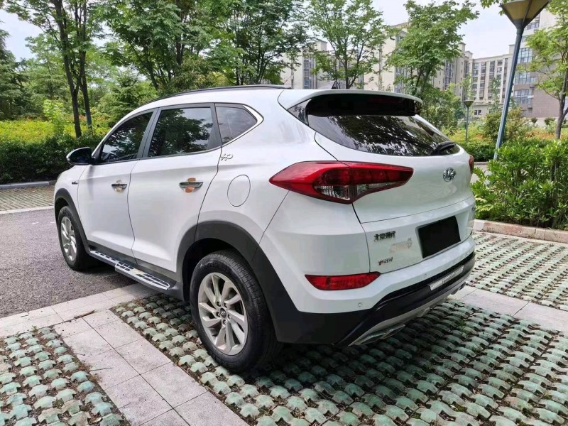 淮南16年现代途胜5