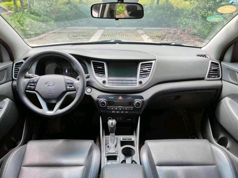 淮南16年现代途胜8