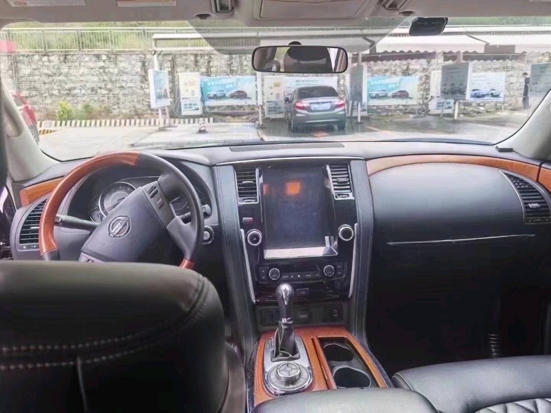 成都18年日产途乐5