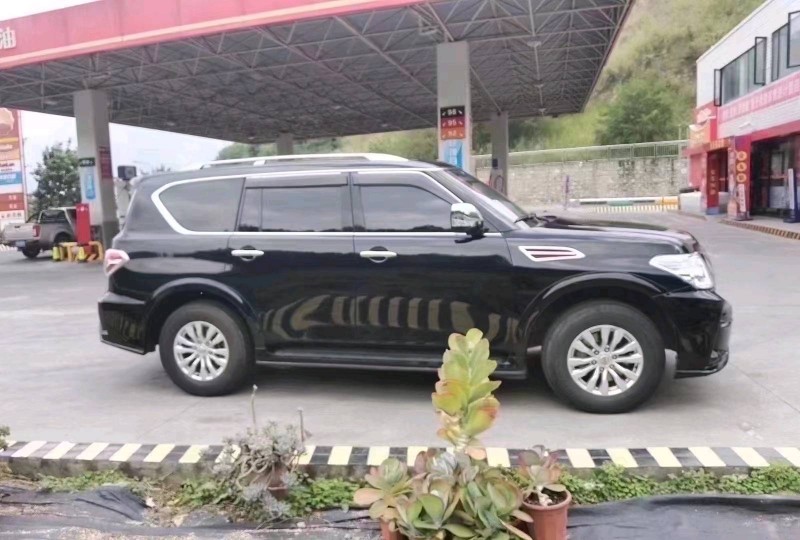 成都18年日产途乐6