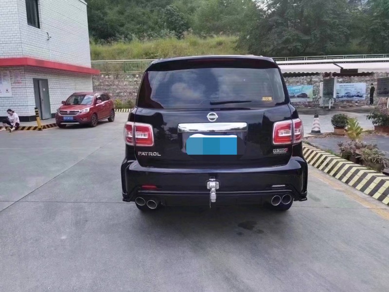 成都18年日产途乐8