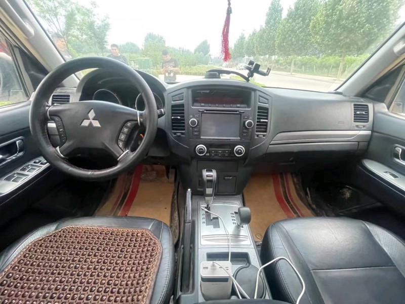 廊坊10年三菱帕杰罗6