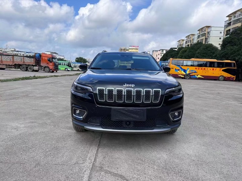南寧19年Jeep自由光1