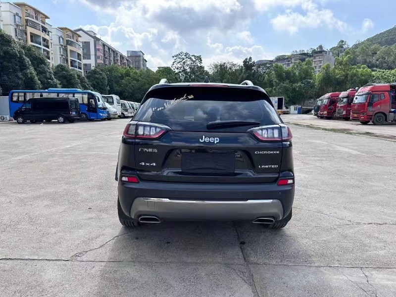 南寧19年Jeep自由光9