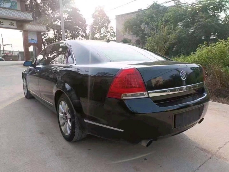 汕头11年别克林荫大道9