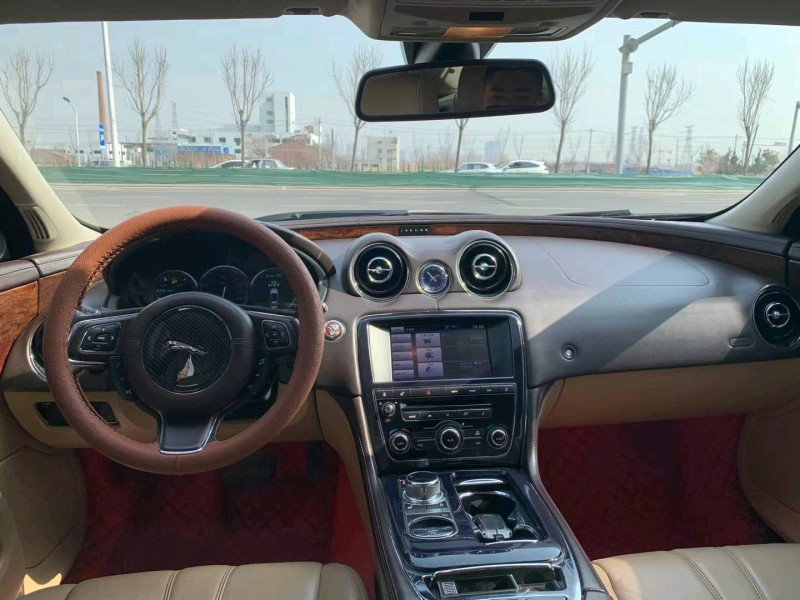 天津12年捷豹XJL7