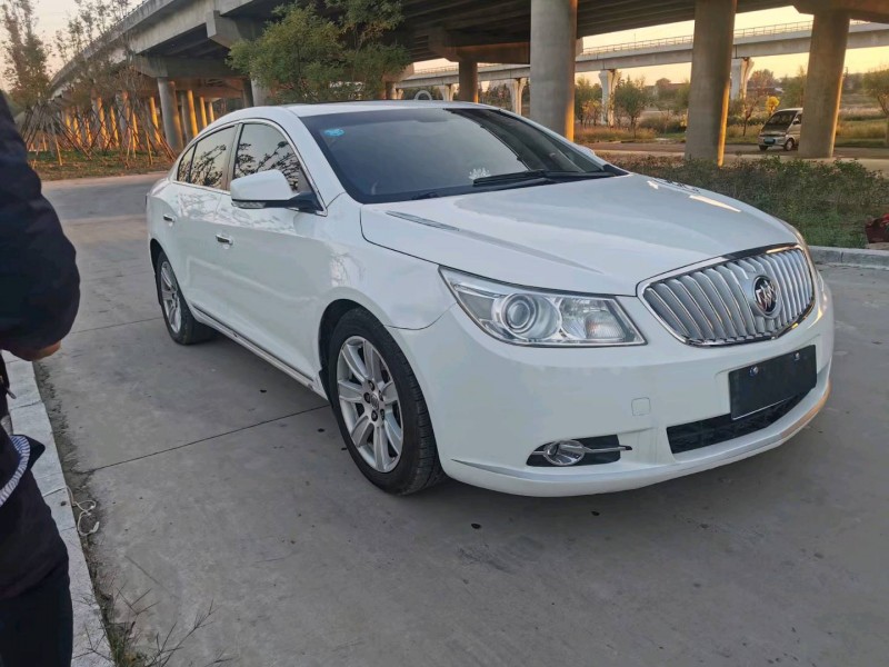 青岛12年别克君越3