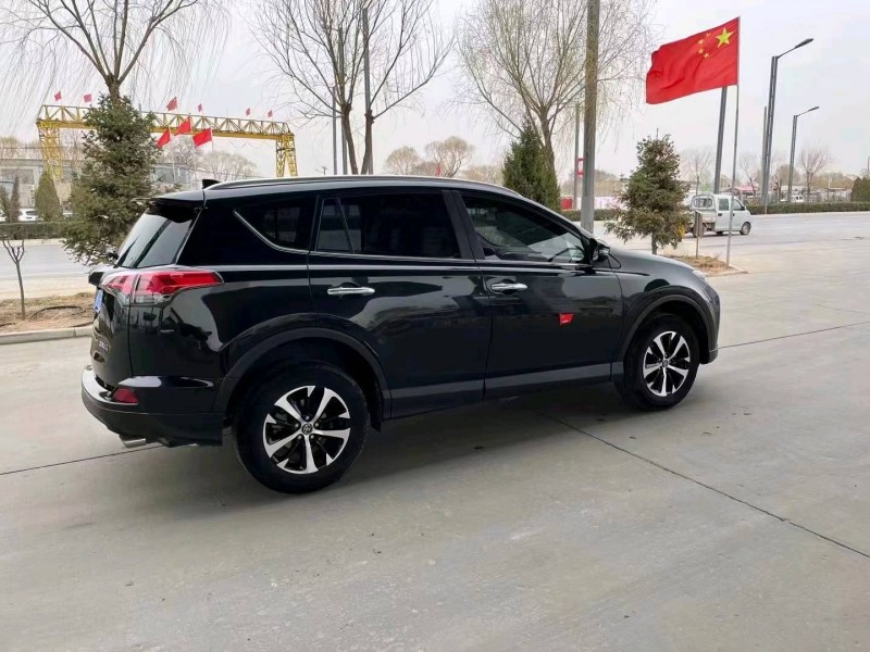 榆林19年丰田RAV48