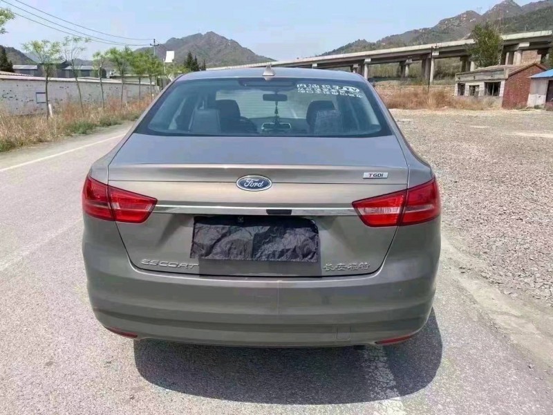 邢台16年福特福睿斯4