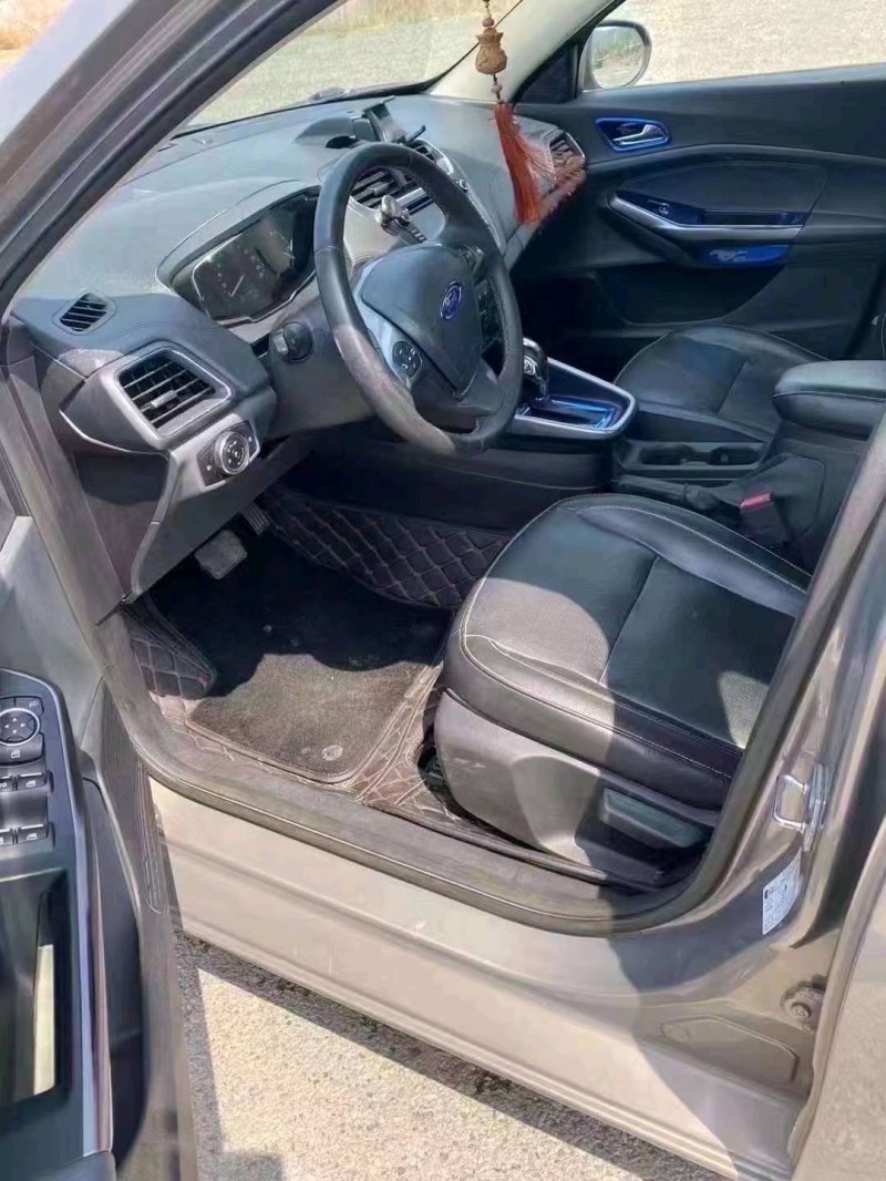 邢台16年福特福睿斯6