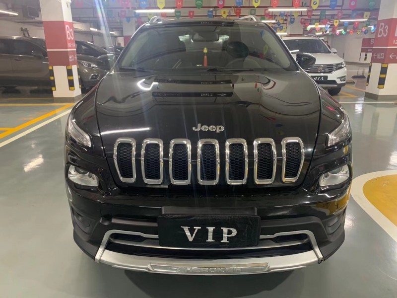 成都18年Jeep自由光1