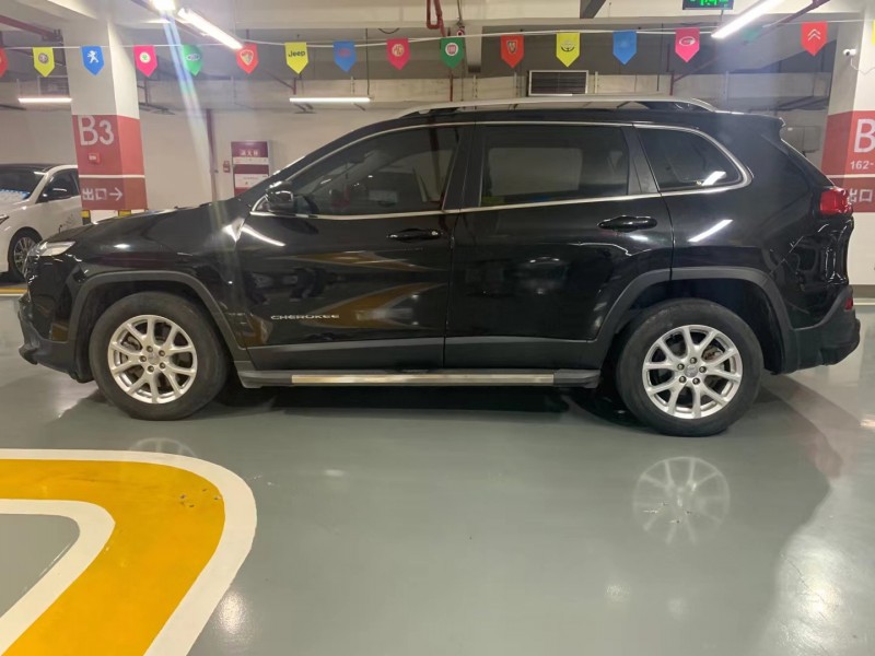 成都18年Jeep自由光4