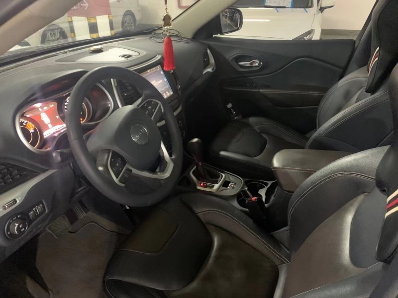 成都18年Jeep自由光6