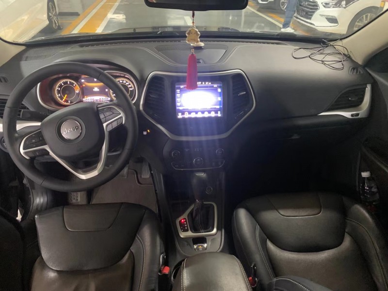 成都18年Jeep自由光7