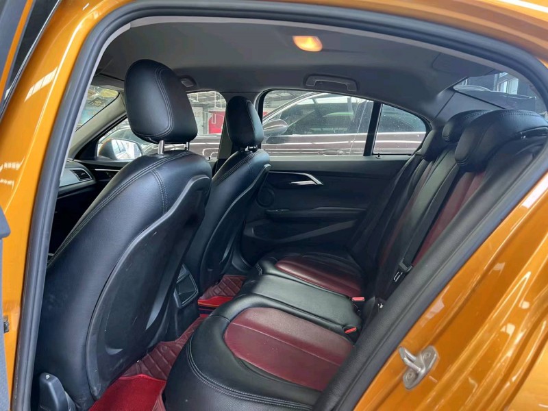 济宁17年宝马1系4