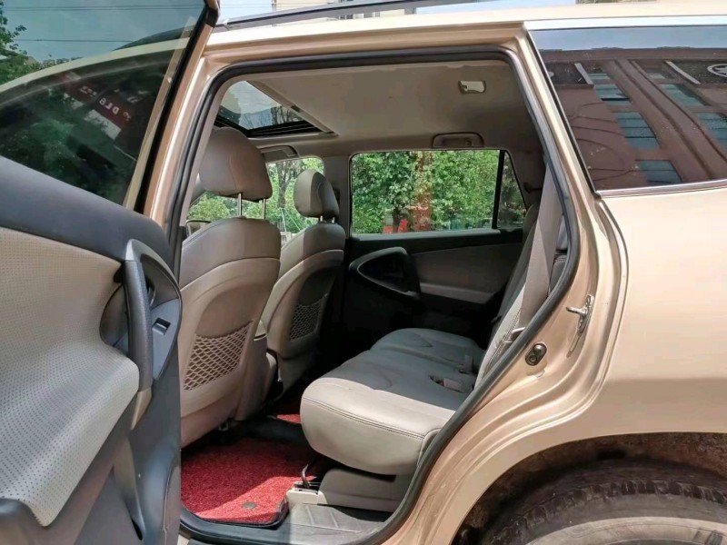 汕头09年丰田RAV44