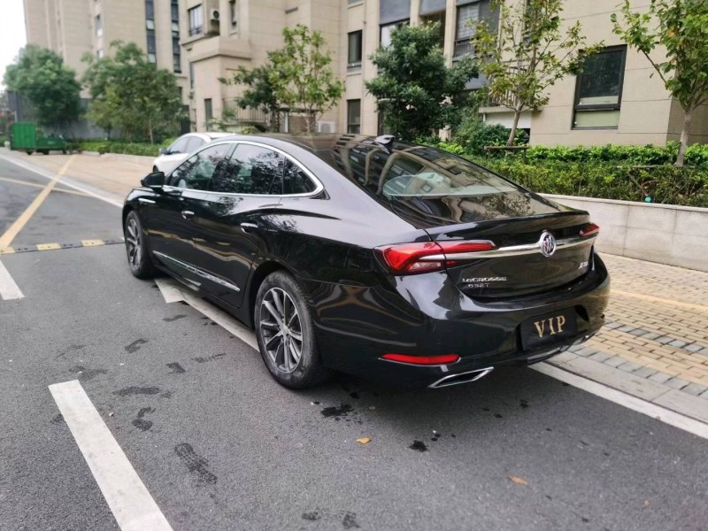 苏州20年别克君越8