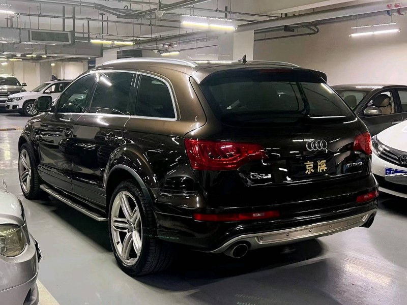 北京13年奥迪Q78