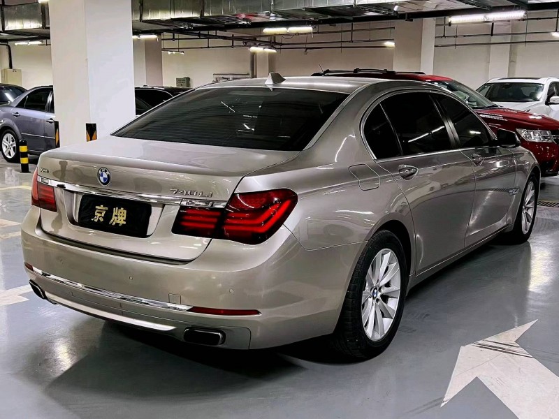 北京13年宝马7系8
