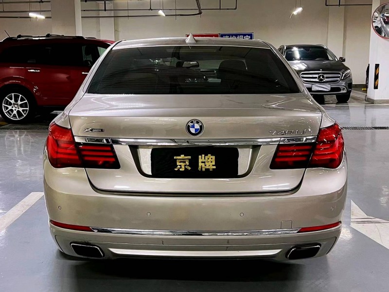 北京13年宝马7系9