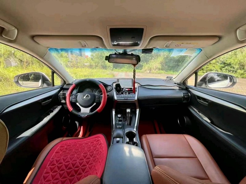 汕头15年雷克萨斯NX8