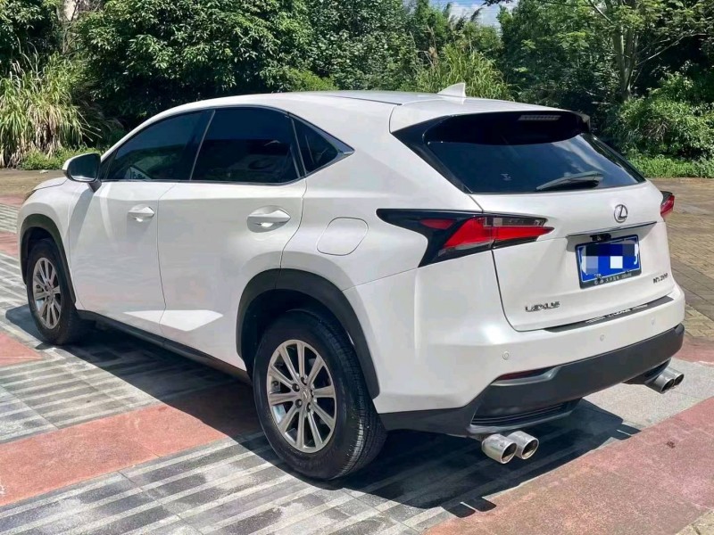 汕头15年雷克萨斯NX7