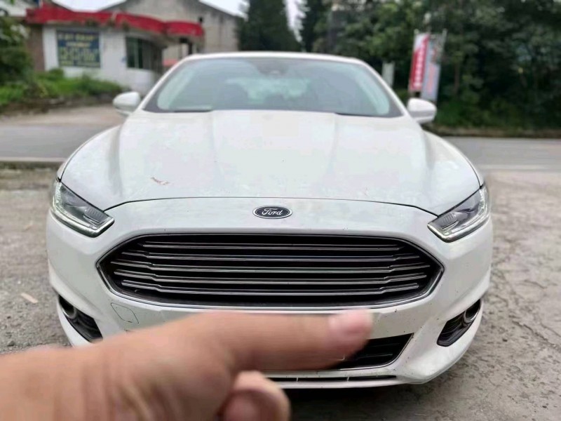 重庆15年福特蒙迪欧1