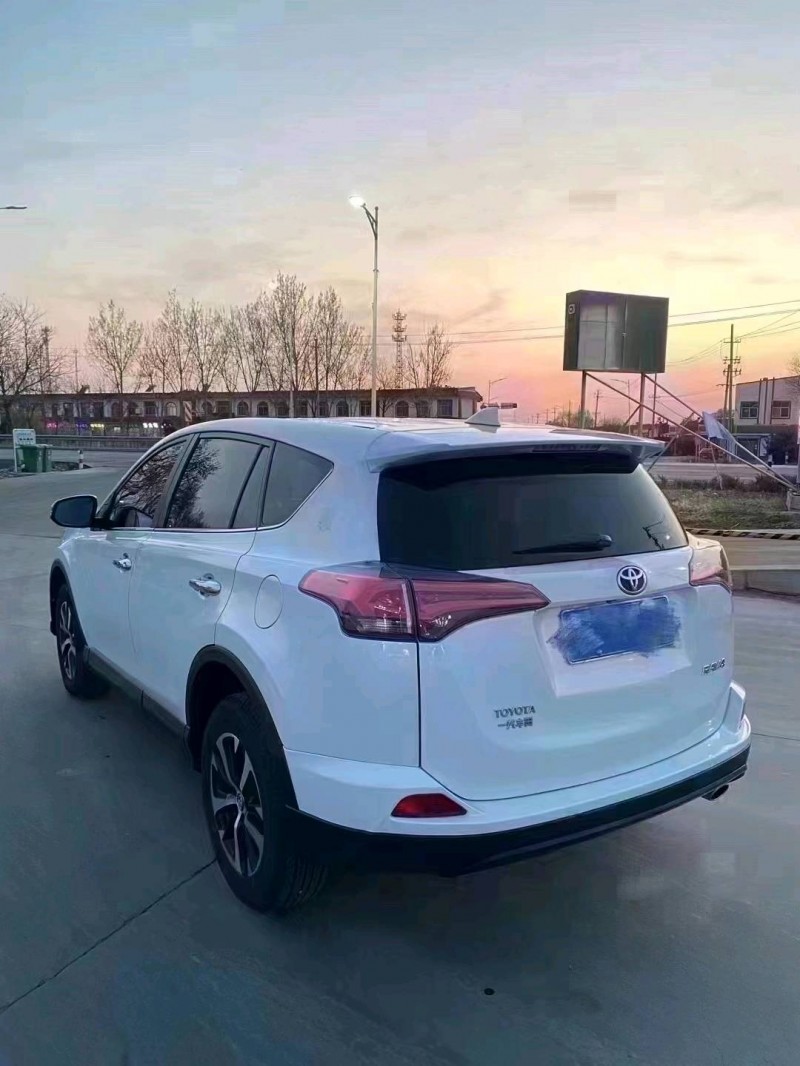 枣庄19年丰田RAV47