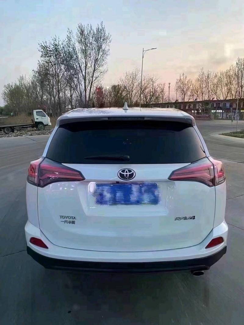 枣庄19年丰田RAV49