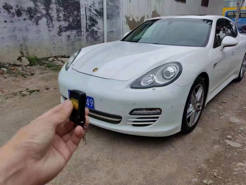 济宁11年保时捷帕拉梅拉1