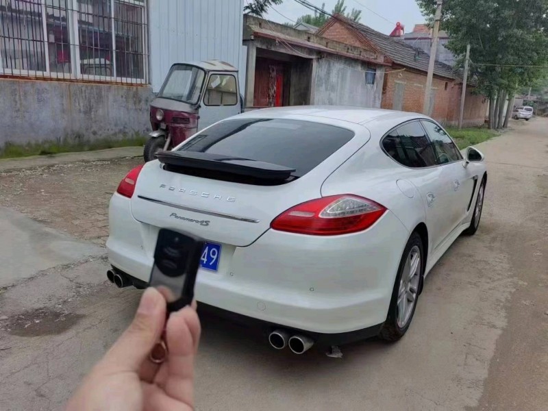 济宁11年保时捷帕拉梅拉3