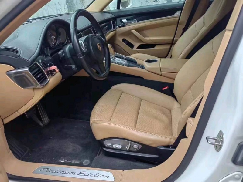 济宁11年保时捷帕拉梅拉6