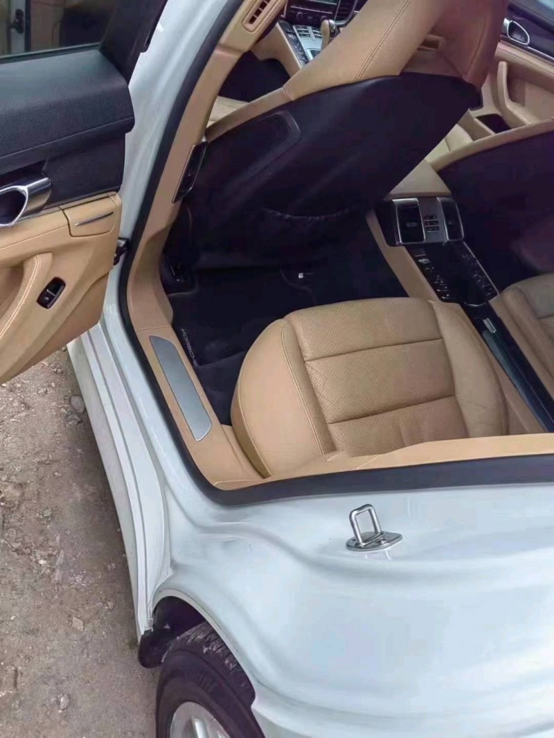 济宁11年保时捷帕拉梅拉8