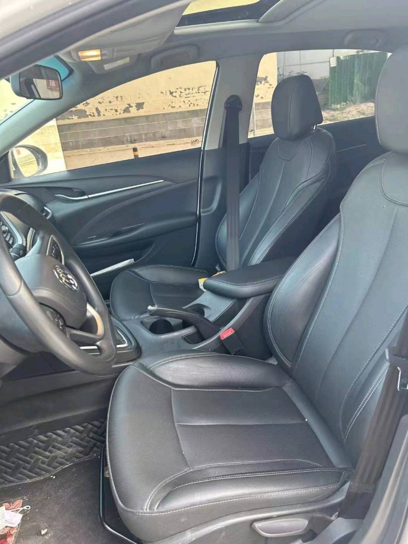 济宁21年别克英朗5