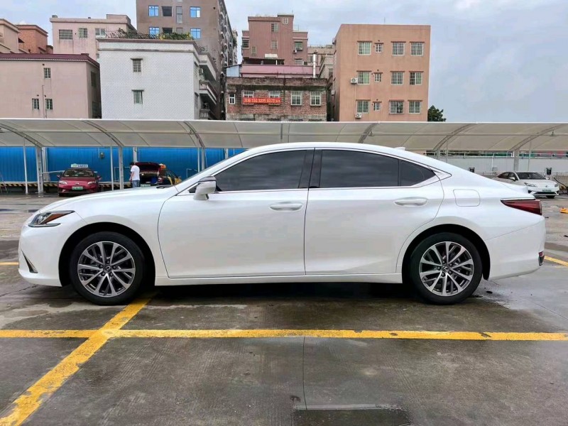 珠海22年雷克萨斯ES9