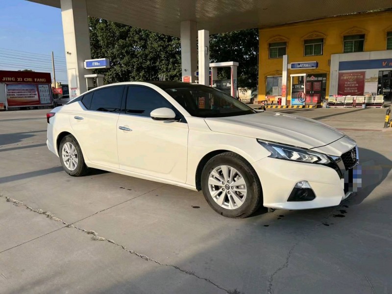 保定20年日产天籁3