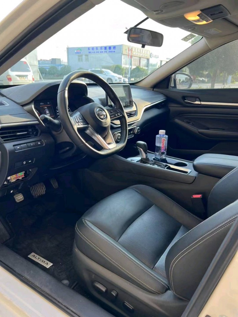 保定20年日产天籁4