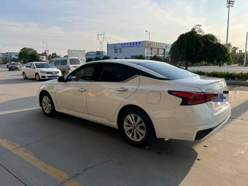 保定20年日产天籁7