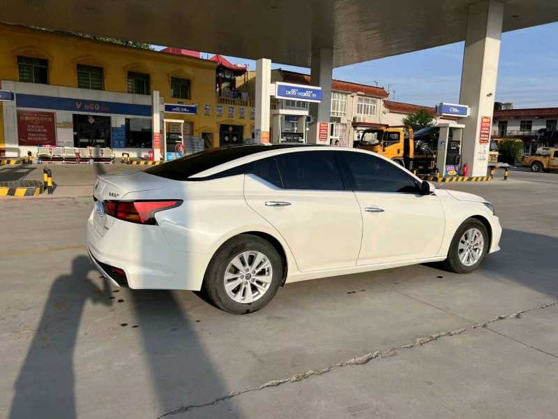 保定20年日产天籁8