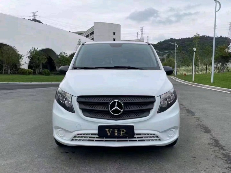 湖州17年奔驰威霆1