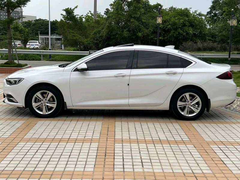 汕头19年别克君威3