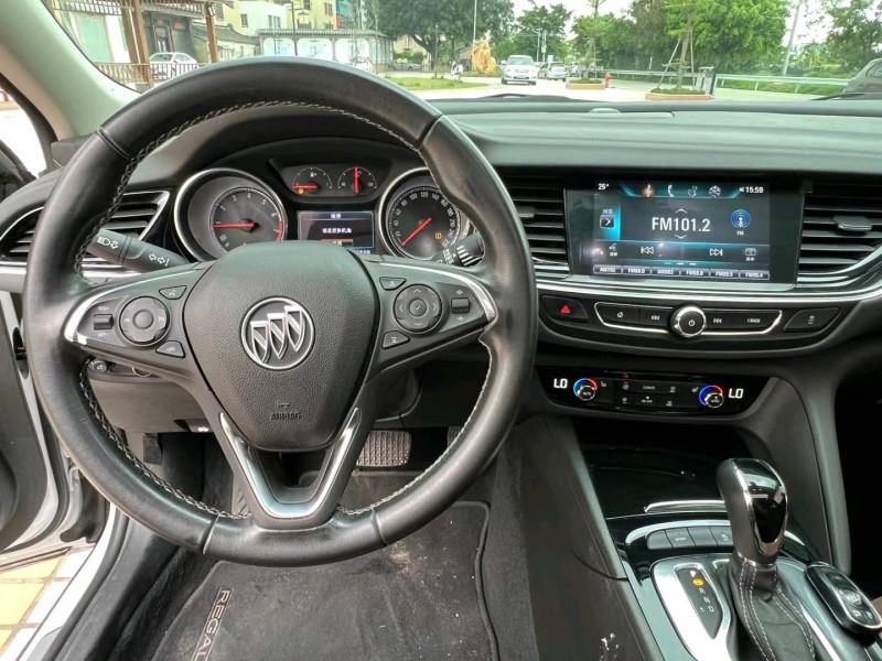 汕头19年别克君威5