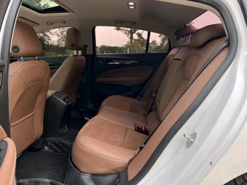 汕头19年别克君威6