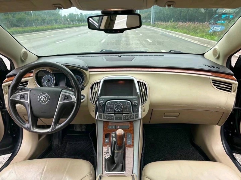 枣庄12年别克君越5