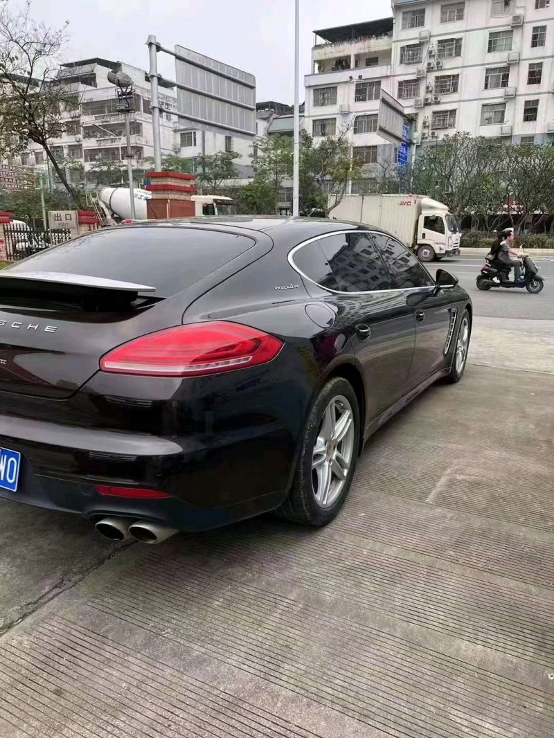 重庆15年保时捷帕拉梅拉4