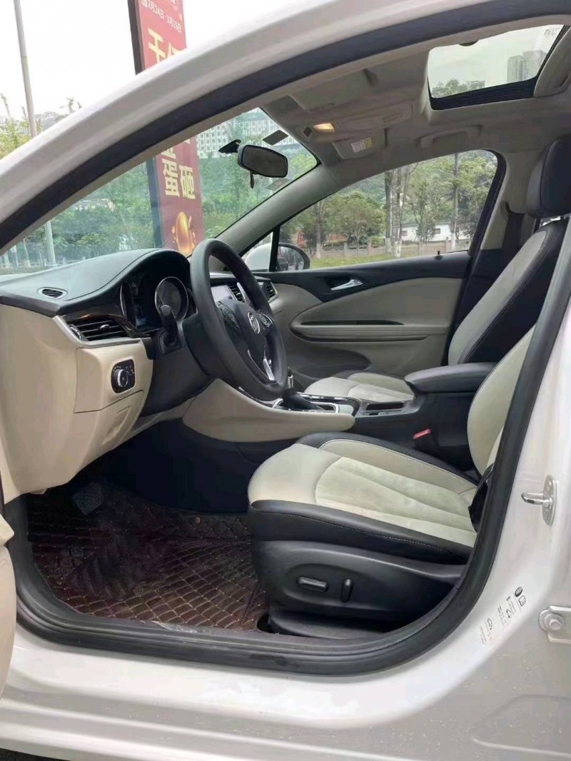 重庆18年别克威朗5