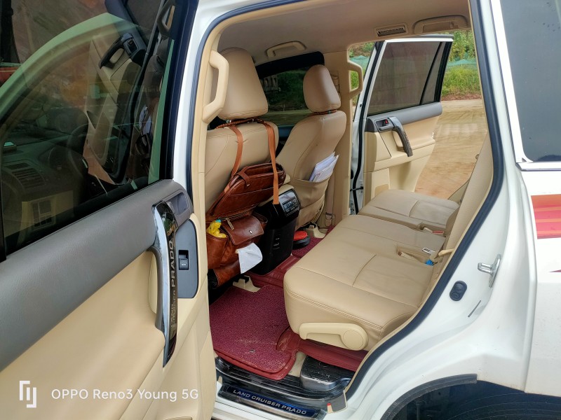 成都14年丰田普拉多8